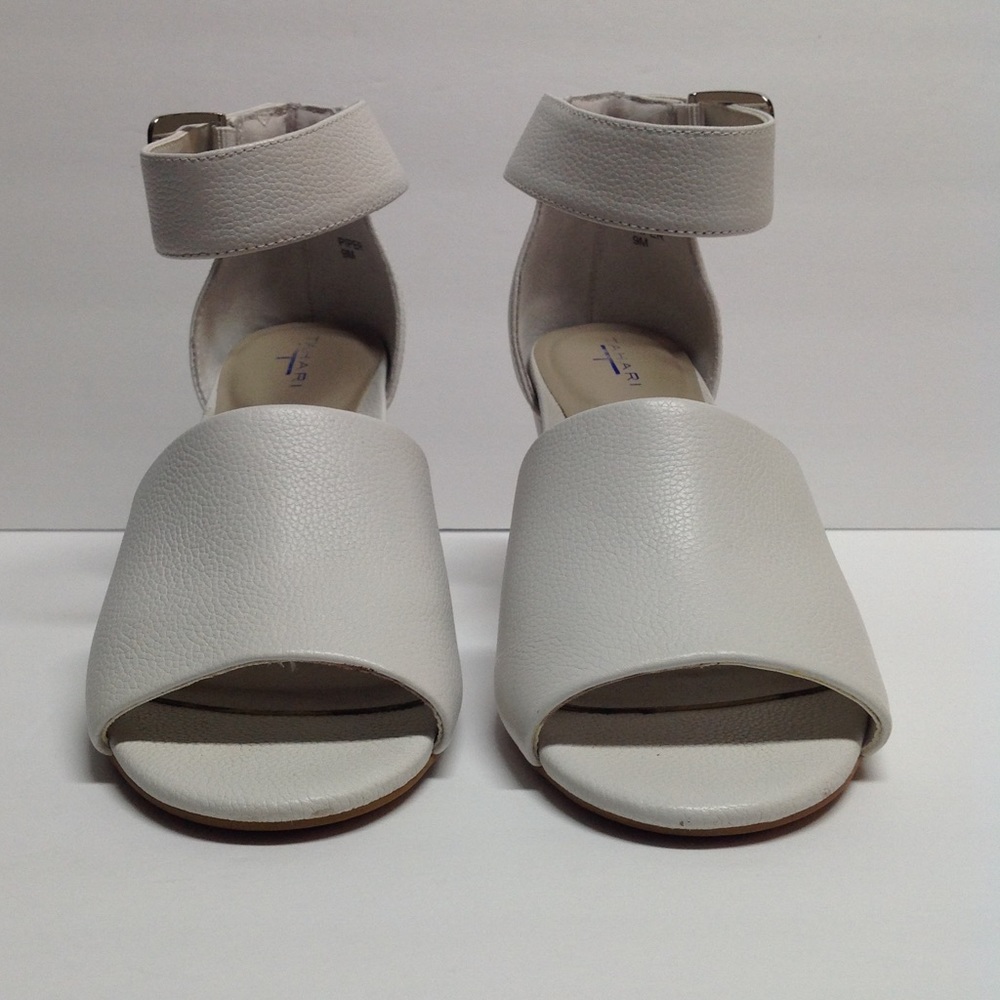 T Tahari Piper Sandal. Size 9M White - Picture 3 of 8